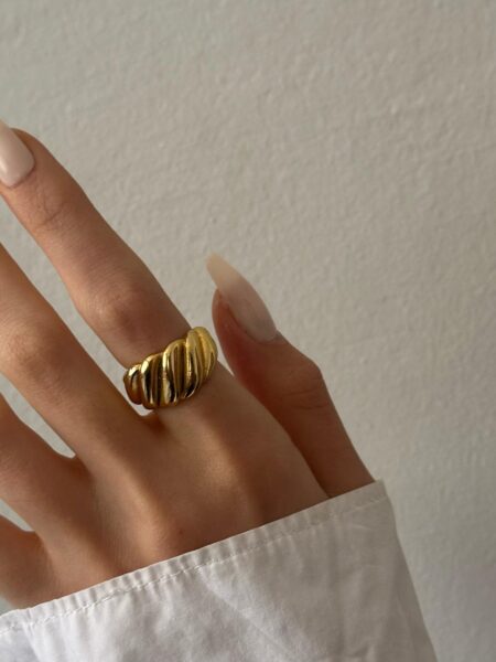 Modern Curve Ring